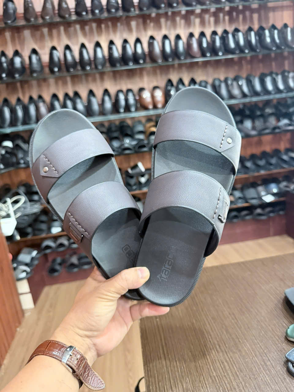 Dép da thủ công Taraco — da bò thật, 2 quai ngang